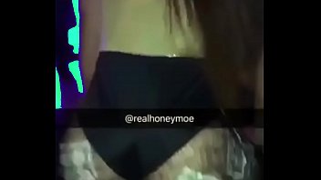 Honeymoe twerking in club one