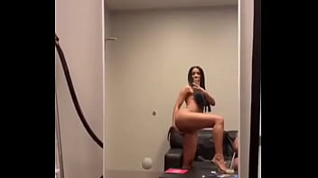 Cardi B desnuda tocado su concha en instagram